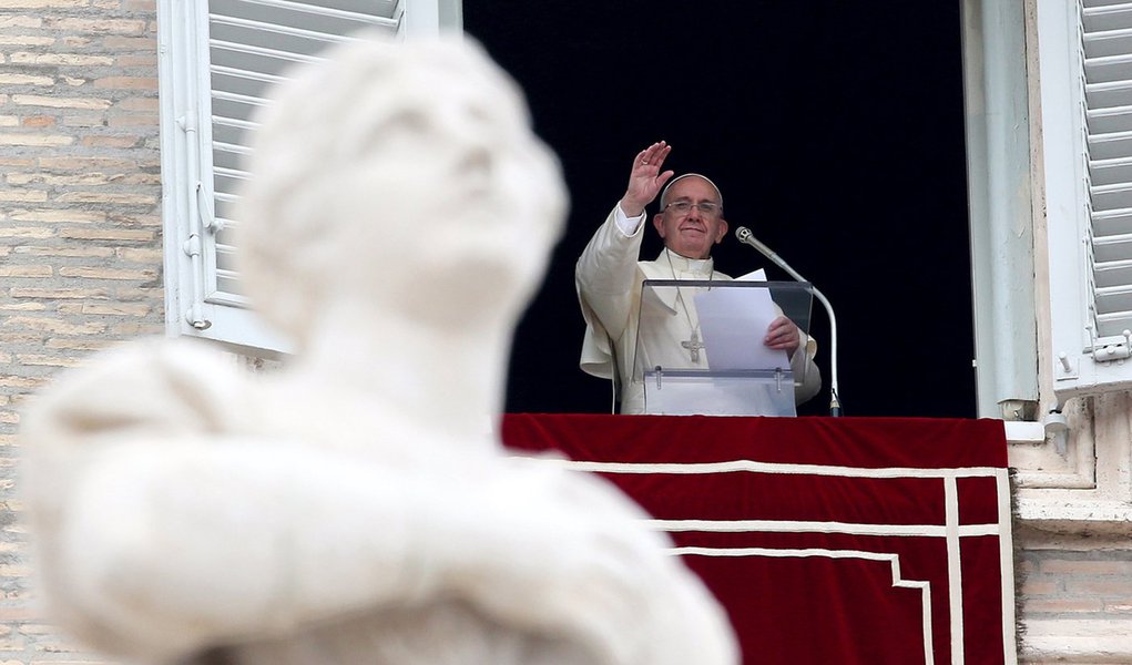 Papa Francisco durante celebração no Vaticano. 15/08/2015 REUTERS/Alessandro Bianchi