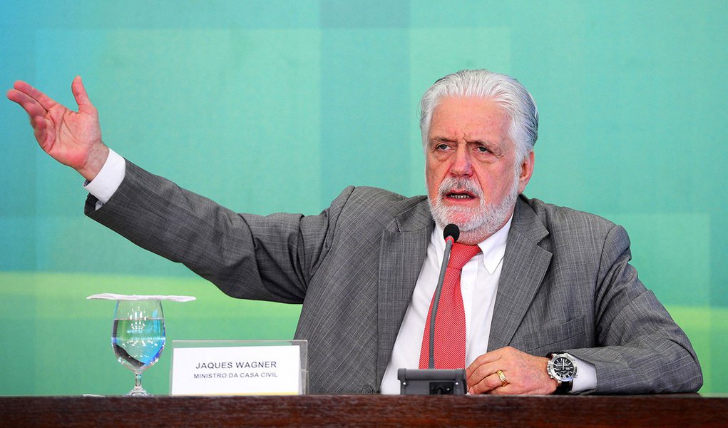 Brasília - O ministro da Casa Civil, Jaques Wagner, durante coletiva após reunião de coordenação política com a presidente Dilma Rousseff, no Palácio do Planalto (Wilson Dias/Agência Brasil)