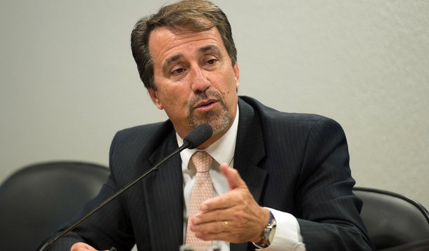 O ministro da Integração Nacional, Gilberto Magalhães Occhi, participa de audiência pública conjunta e interativa para falar sobre as obras de transposição do Rio São Francisco (Marcelo Camargo/Agência Brasil)