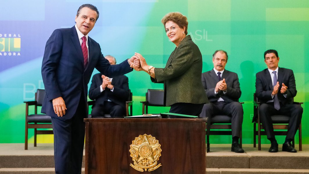 Brasília - DF, 16/04/2015. Presidenta Dilma Rousseff durante cerimônia de posse do novo Ministro do Turismo, Henrique Eduardo Alves. Foto: Roberto Stuckert Filho/PR.
