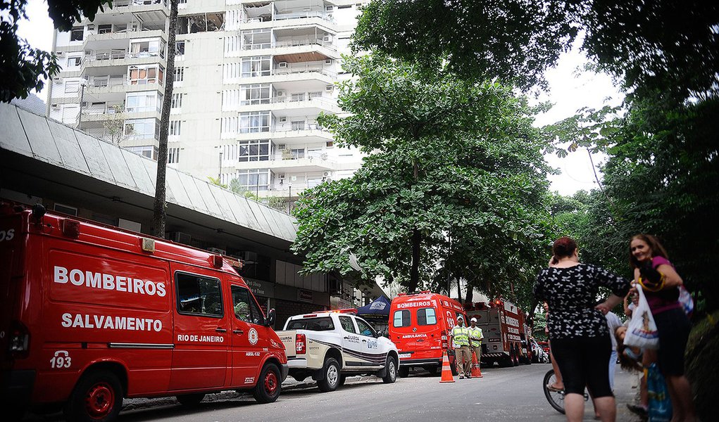 EdifÃ­cio Canoas, de 19 andares, em SÃ£o Conrado, na zona sul do Rio, onde ocorreu uma explosÃ£o, pouco antes das 6h. A explosÃ£o ocorreu no apartamento 1.001, no dÃ©cimo andar (Fernando FrazÃ£o/AgÃªncia Brasil)