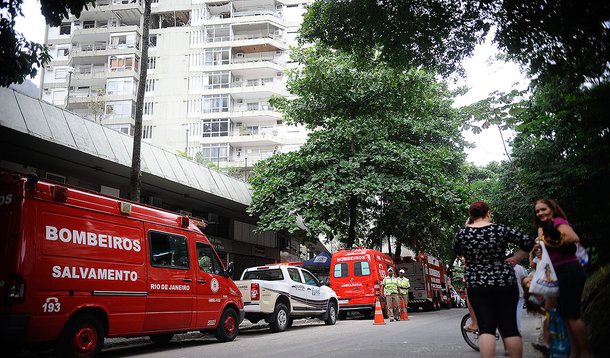 EdifÃ­cio Canoas, de 19 andares, em SÃ£o Conrado, na zona sul do Rio, onde ocorreu uma explosÃ£o, pouco antes das 6h. A explosÃ£o ocorreu no apartamento 1.001, no dÃ©cimo andar (Fernando FrazÃ£o/AgÃªncia Brasil)