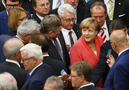 Chanceler alemã, Angela Merkel, durante sessão do Parlamento em Berlim. 17/07/2015 REUTERS/Axel Schmidt
