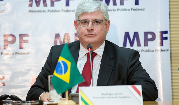 18/03/2015- Brasília- DF, Brasil- Entrevista coletiva do procurador-geral, Rodrigo Janot (dir.) e com o procurador-geral da Suiça, Michael Lauber, sobre as investigações da Operação Lava Jato, em Brasília.