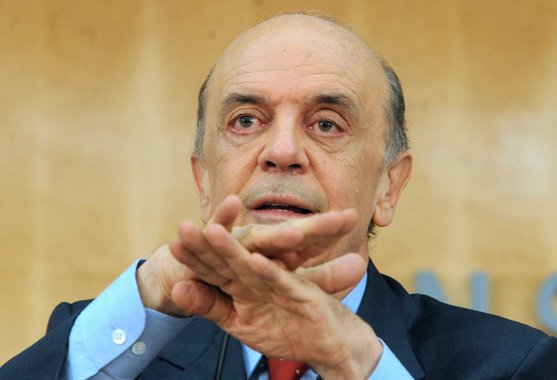 Brasilia- - O candidato  a presidencia da republica, JOSÉ SERRA (PSDB) participa de Sessão Plenária do Conselho Federal da OAB