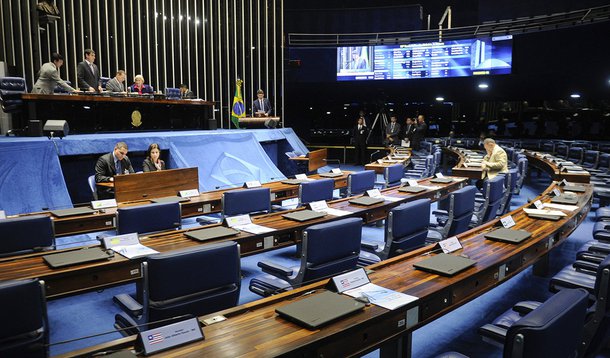 Plenário do Senado durante sessão deliberativa ordinária.

Mesa E/D:
presidente do Senado Federal, senador Renan Calheiros (PMDB-AL);
senadora Ana Amélia (PP-RS).

Em discurso, senador José Medeiros (PPS-MT). 

Foto: Jefferson Rudy/Agência Senado 