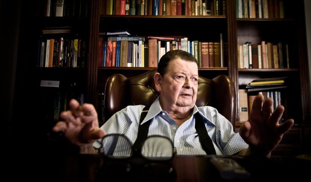 Economista e ex-ministro Antonio Delfim Netto concede entrevista em seu escritório no bairro do Pacaembu, em São Paulo.