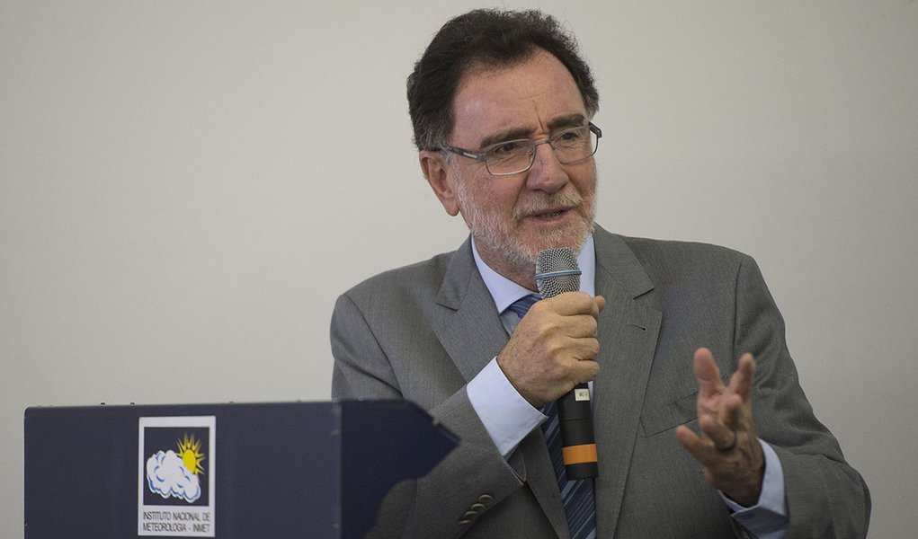 O ministro do Desenvolvimento Agrário, Patrus Ananias, durante divulgação do relatório Perspectivas Agrícolas: desafios para a agricultura brasileira 2015-2024 pela FAO e OCDE (Marcelo Camargo/Agência Brasil)
