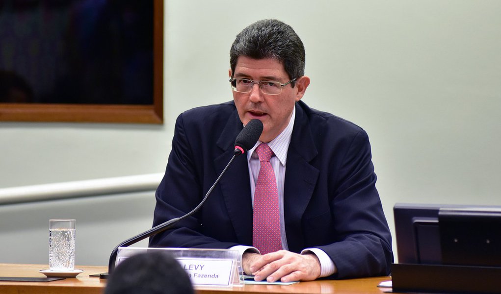 Audiência pública com o ministro da Fazenda, Joaquim Levy, para tratar da PEC 004/15 - Prorrogação da DRU até 2019 Data: 24/11/2015 - Foto Zeca Ribeiro / Câmara dos Deputados