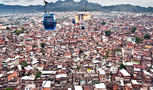 O teleférico foi construído como parte das obras do Programa de Aceleração do Crescimento (PAC), realizado pelo Governo Federal em parceria com o Governo do Estado do Rio de Janeiro. Foi inaugurado em julho de 2011 com o intuito de facilitar a locomoção d
