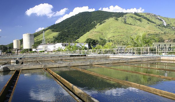 O Governo do Estado assina, nesta terça-feira (04/11), nove contratos da Cedae, no valor total de R$ 96 milhões, para compra dos tubos em ferro fundido e PVC que serão instalados em municípios da Baixada Fluminense. Fotógrafo: Luiz Winter