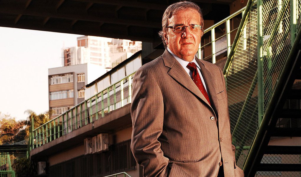 Data da foto: 08/2009
Luiz Gonzaga Belluzzo, economista e presidente do Palmeiras.