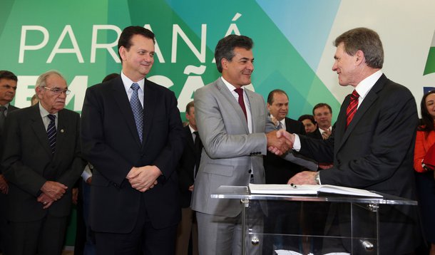 governador Beto Richa empossa  o secretário da Casa Civil do Paraná, Eduardo Sciarra. 
Curitiba, 16/01/2015.
Foto: Orlando Kissner/ANPr