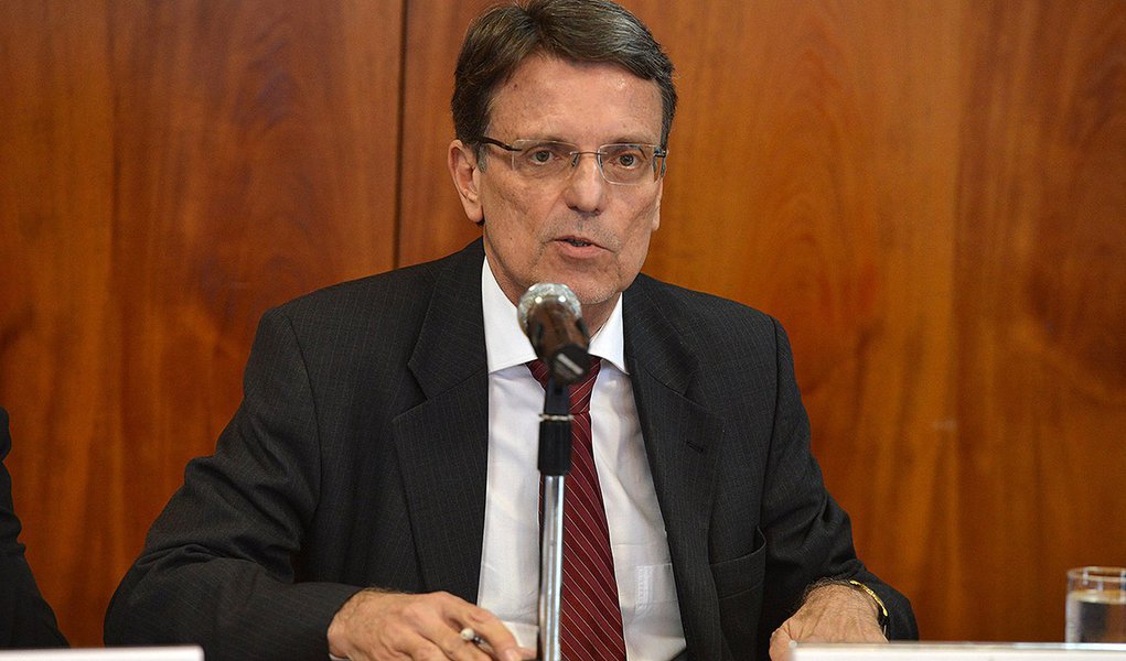 Brasília- DF- Brasil- 06/01/2015- Secretários distritais apresentam e explicam a real situação financeira do Distrito Federal. Na foto, o chefe da Casa Civil do GDF, Hélio Doyle. (Valter Campanato/Agência Brasil)