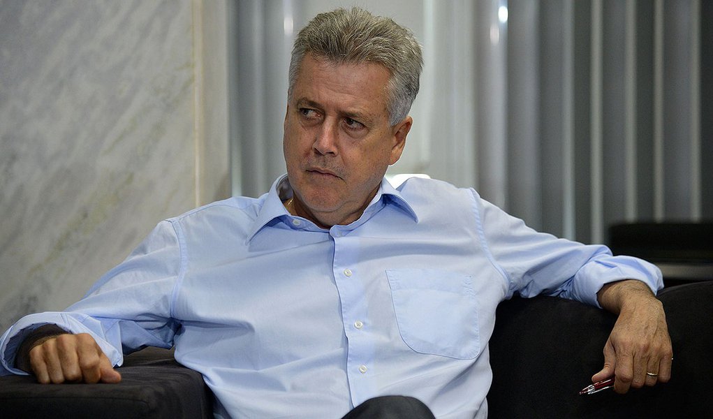 Brasília- DF- Brasil- 09/01/2015- Governador do DF, Rodrigo Rollemberg com representantes do Sindicato Dos Empregados em Eestabelecimentos de Serviços de Saúde de Brasília-DF (Wilson Dias/Agência Brasil)