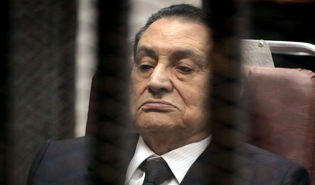 CAIRO, EGYPT - MARCH 19: Ousted Egyptian president Hosni Mubarek, in suit, appears in the trial about expenses for presidential palaces on March 19, 2014 in Cairo, Egypt. (Photo by Ahmed el Masry/Anadolu Agency/Getty Images)