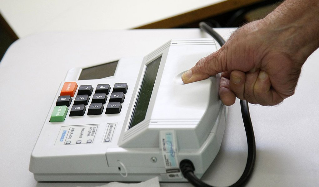 Eleições 2014 - Voto em trânsito no IESB, Asa Sul, Brasília. Foto: Marri Nogueira/ Agência Senado