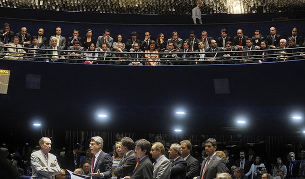 Plenário do Senado durante sessão deliberativa ordinária.

Deliberação do Projeto de Lei de Conversão 16/2014 (MP 657), que reorganiza a carreira da Polícia Federal, fixa a remuneração dos cargos e dá outras providências.

Em pronunciamento, senador R