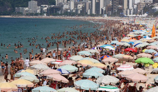 praias cheias em Ipanema na Zona Sul do Rio de Janeiro