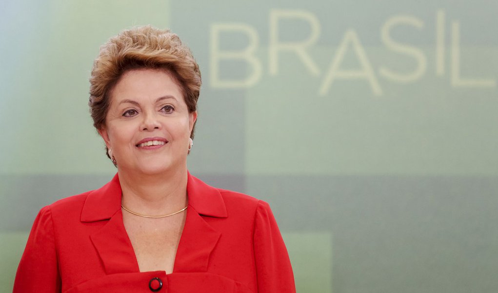 Brasília - DF, 07/08/2014. Presidenta Dilma Rousseff durante Sanção da Lei que altera o Simples Nacional, no Palácio do Planalto. Foto: Roberto Stuckert Filho/PR