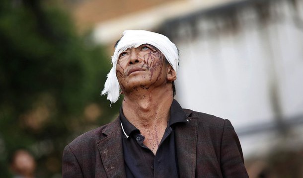 Homem ferido apÃ³s terremoto na provÃ­ncia de Yunnan no domingo, no sudoeste da China. 4/08/2014.  REUTERS/China Daily