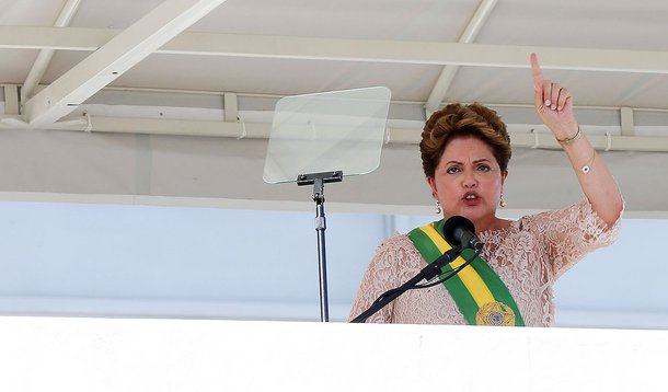 Brasilia, DF, 01-01-20  Presidenta Dilma durantes desfile em carro aberto antes de jurar a constutuição no congresso. Foto: Lula Marques / Fotos Públicas