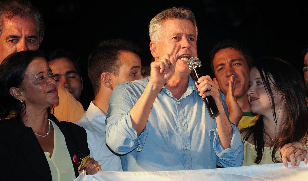26/10/2014- Brasília- DF, Brasil- O governador eleito do DF, Rodrigo Rollemberg, participa da festa da vitória. Foto: Wilson Dias/ Agência Brasil)