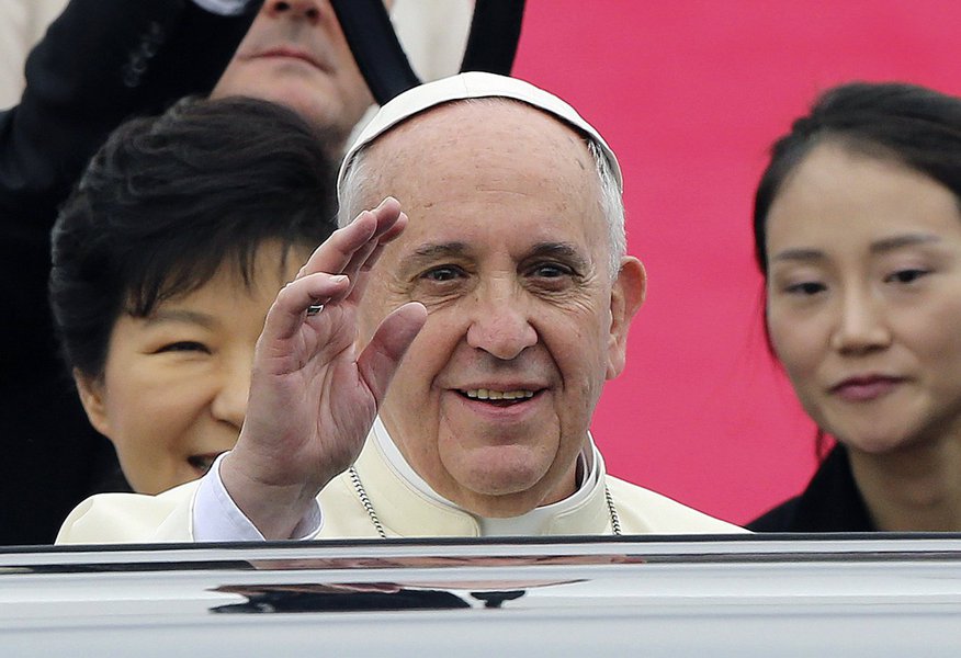 Papa Francisco na base aérea de Seul. 14/08/2014  REUTERS/Ahn Young-joon/Pool