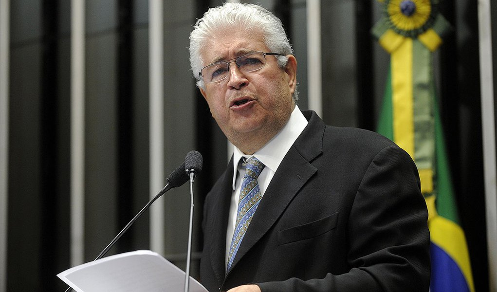 Plenário do Senado durante Sessão deliberativa ordinária.

Em discurso, senador Roberto Requião (PMDB-PR)

Foto: Moreira Mariz/Agência Senado
