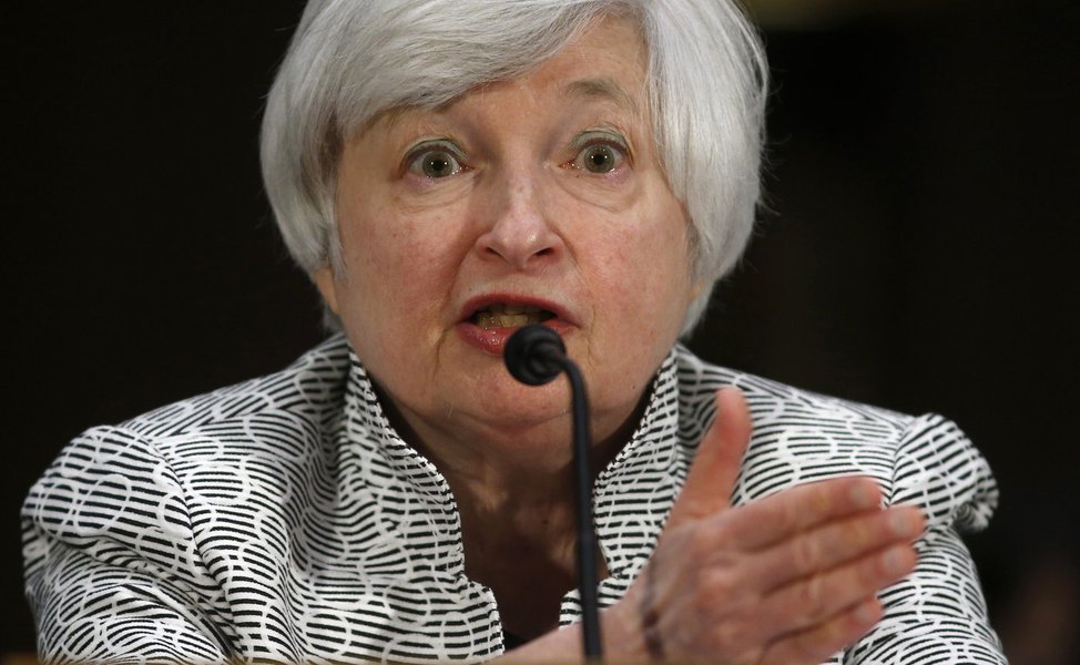 Chair do Federal Reserve Bank dos EUA, Janet Yellen, durante audiência pública no Senado norte-americano, em Washington. 15/06/2014. REUTERS/Kevin Lamarque 