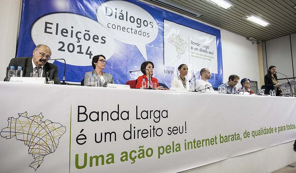 Candidata à Presidência da República pela Coligação Unidos pelo Brasil, Marina Silva cumpre agenda em São Paulo. Na foto a candidata participa de debate sobre Banda larga com representantes do “Movimento Banda Larga é um direito seu” , na sede do Sindicat