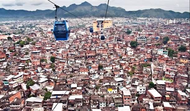 O teleférico foi construído como parte das obras do Programa de Aceleração do Crescimento (PAC), realizado pelo Governo Federal em parceria com o Governo do Estado do Rio de Janeiro. Foi inaugurado em julho de 2011 com o intuito de facilitar a locomoção d