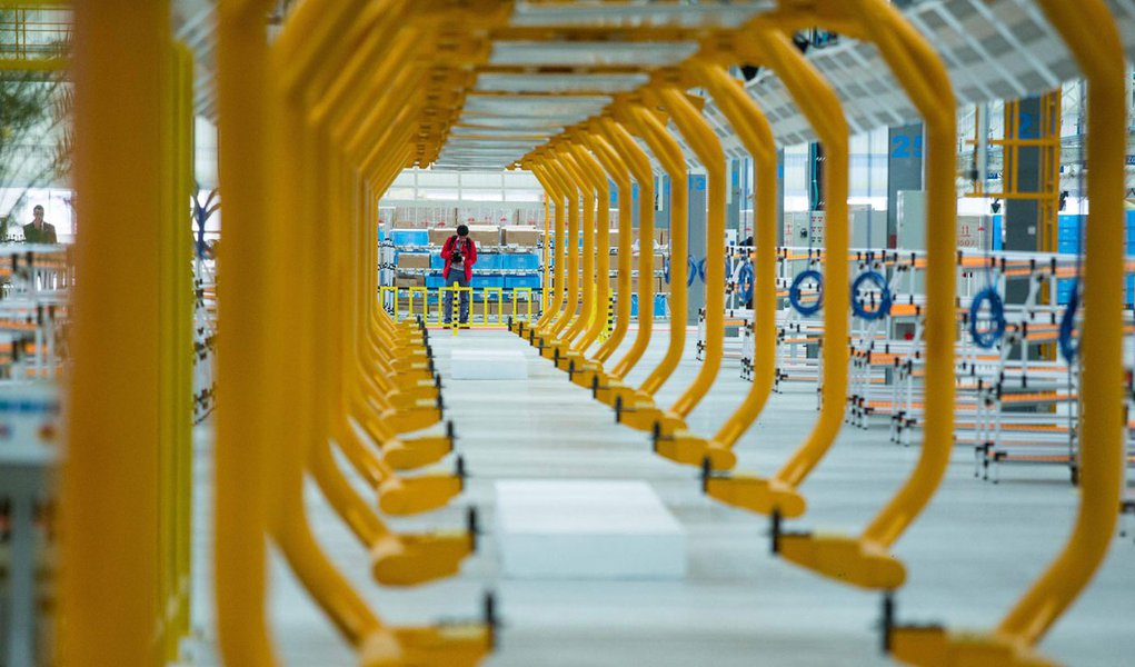 A atividade da indÃºstria brasileira voltou a mostrar expansÃ£o em agosto apÃ³s quatro meses de contraÃ§Ã£o, favorecida pelo aumento da produÃ§Ã£o com o fim da Copa do Mundo e pela atividade de compras, de acordo com o PMI. 28/06/2014 REUTERS/Roosevelt Ca