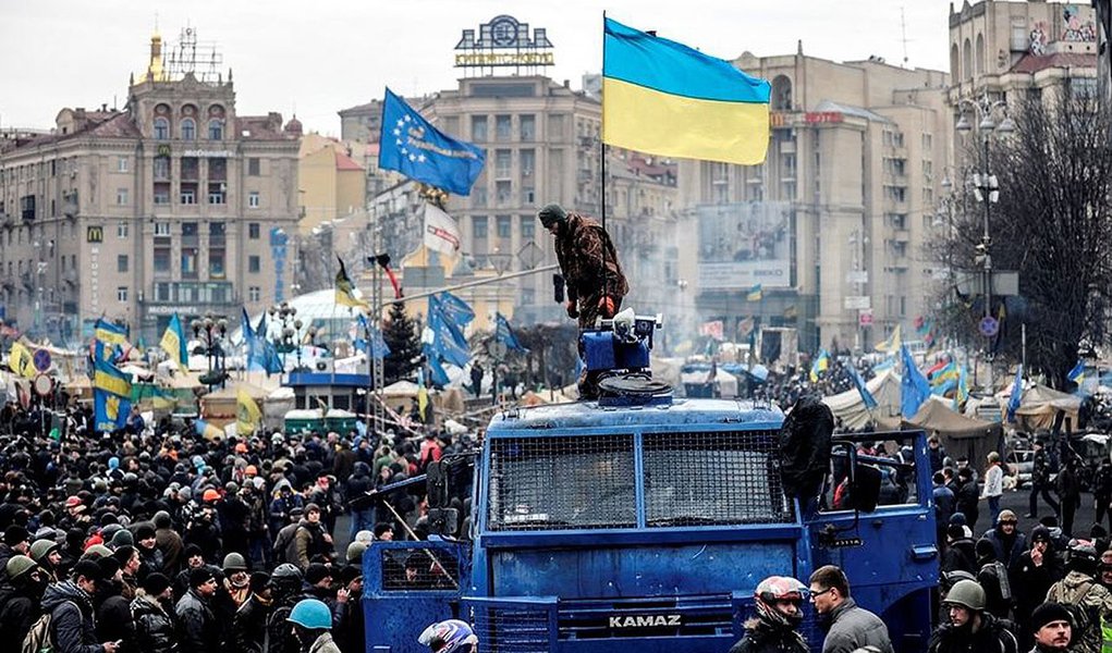 ApÃ³s conflitos violentos, Parlamento da UcrÃ¢nia destituiu presidente Viktor Yanukovytch