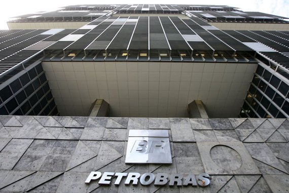 RJ - GABRIELLI/SAÍDA  - ECONOMIA - Fachada do prédio sede da Petrobrás, no   centro do Rio de Janeiro, nesta   segunda. PAÓS  meses de especulações, o   comando da Petrobras deve mudar de mãos   em fevereiro. Com aspirações na   política da Bahia, o presi