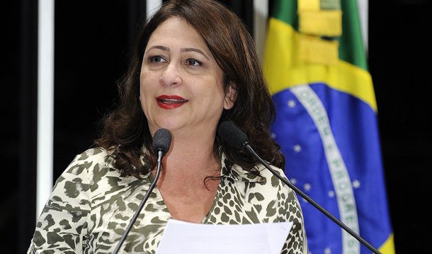 Senadora Kátia Abreu (PMDB-TO) cobra regras claras na regulamentação da Emenda Constitucional 81, que estabelece a desapropriação, sem qualquer indenização, de imóveis de pessoas e empresas nos quais haja exploração do trabalho escravo
