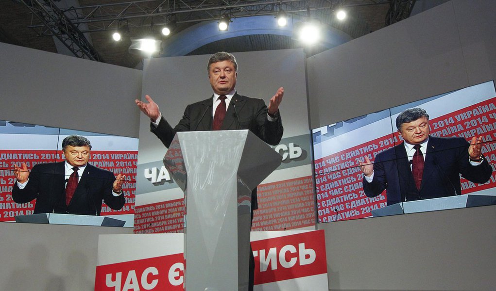 Presidente da UcrÃ¢nia, Petro Poroshenko, concede entrevista coletiva em Kiev. 26/10/2014 REUTERS/Valentyn Ogirenko