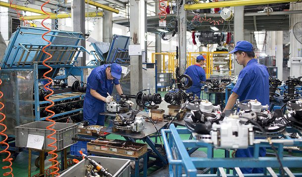 Employees assemble brake pads for BYD Co. S6 sport-utility vehicles (SUV) at the company's assembly plant in the Pingshan district of Shenzhen, China, on Tuesday, Aug. 5, 2014. Net debt for BYD Co., the electric automaker partially owned by Warren Buffett