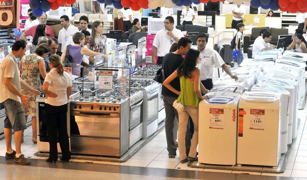  Consumidores negociam em BrasÃ­lia produtos da linha branca. O IPI reduzido termina neste fim de semana 