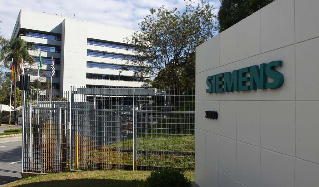 SÃO PAULO,SP,15.07.2013:SIEMENS DENUNCIA CARTEL EM LICITAÇÕES DO METRÔ - A multinacional alemã Siemens denuncia a existência de um cartel em licitações para compra de equipamento ferroviário, além de construção e manutenção de linhas de trens e metrô em S