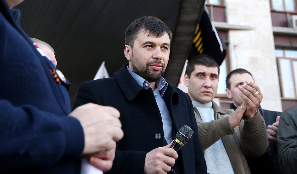April 9, 2014 - Ukraine - ITAR-TASS: DONETSK, UKRAINE. APRIL 8, 2014. Popular elected deputy Donetsk Region governor Denis Pushilin (C) at a rally of anti-Euromaidan and pro-Russian demonstrators outside the Donetsk Region Administration building controll