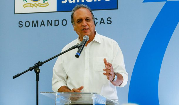 Rio de Janeiro; 19-11-2014; Governador luiz Fernando Pezão na Cerimônia de Entrega de Outorga a Pesquisadores contemplados no edital da FAPERJ: Pensa Rio – Apoio ao Estudo de Temas Relevantes e Estratégicos para o Estado do Rio de Janeiro. fotógrafo:Bruno