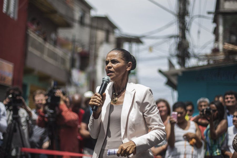 Candidata à Presidência da República pela Coligação Unidos pelo Brasil, Marina Silva cumpre agenda em São Paulo, acompanhada por seu candidato a vice, Beto Albuquerque. Na foto Marina Silva e Beto Albuquerque durante visita a Paraisópolis onde assistiram 