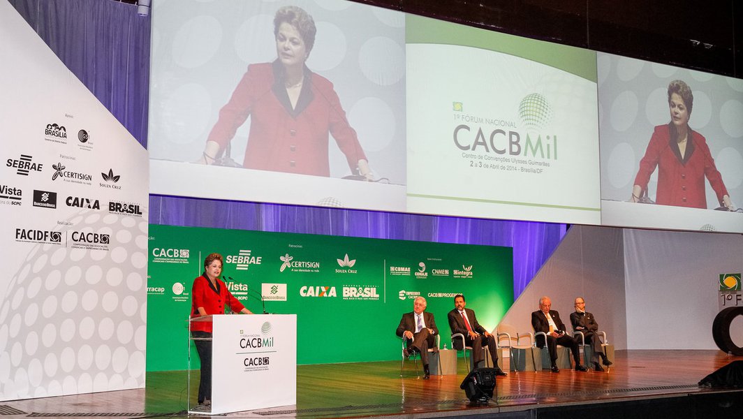 Brasília - DF, 03/04/2014. Presidenta Dilma Rousseff durante 1º Fórum Nacional CACB Mil. Foto: Roberto Stuckert Filho/PR