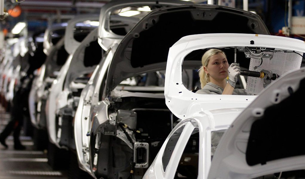FILE - In this Feb. 9, 2012 file photo, workers build Ford Fiesta's at a Ford factory in Cologne, Germany. Germany's economy, Europe's largest, grew a larger-than-expected 0.3 per cent in the second quarter as consumer spending and strong exports helped s