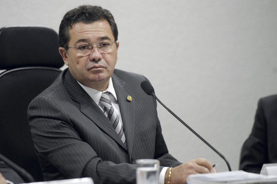 O presidente da CCJ, senador Vital do Rêgo (PMDB-PB) conduz audiência pública para instruir a votação do projeto de reforma do Código Penal (PLS 236/2012)