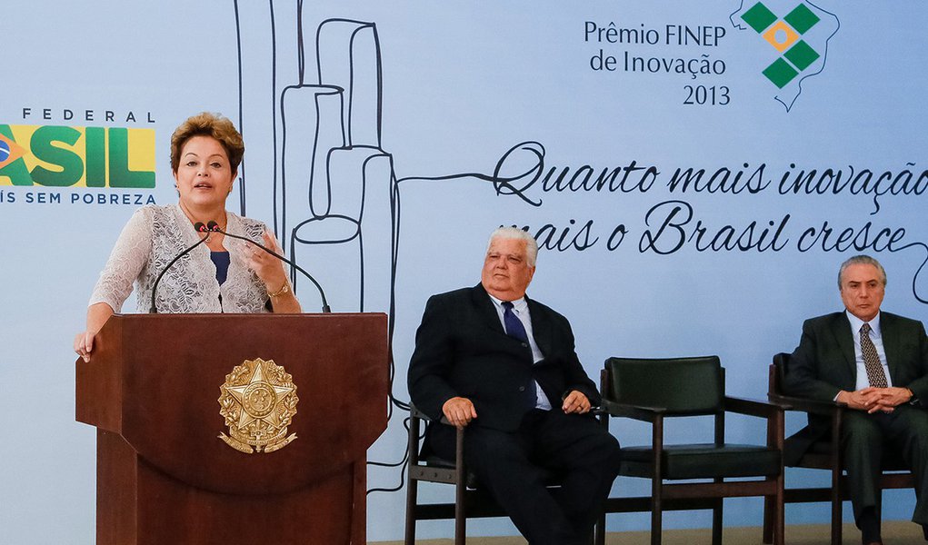 Presidenta Dilma Rousseff durante cerimônia de entrega da 16ª edição do Prêmio Finep de Inovação. (Brasília - DF, 04/12/2013)