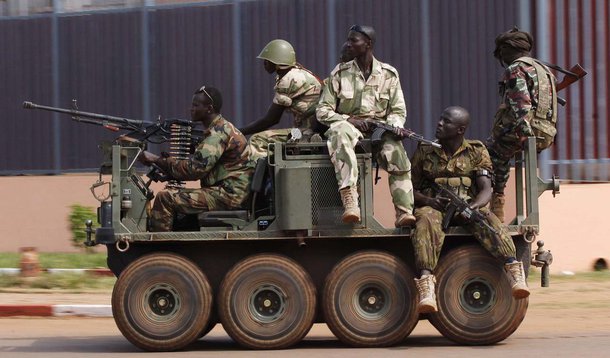 Seleka soldiers drive a military vehicle during fighting in Bangui, Central African Republic, December 5, 2013. REUTERS/Emmanuel Braun (CENTRAL AFRICAN REPUBLIC - Tags: POLITICS CIVIL UNREST)