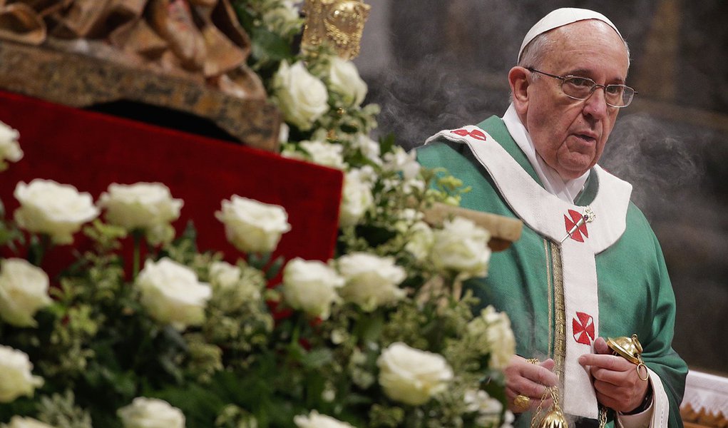 Pope Francis celebrates a mass in Saint Peter's Basilica at the Vatican February 23, 2014. REUTERS/Max Rossi (VATICAN - Tags: RELIGION)