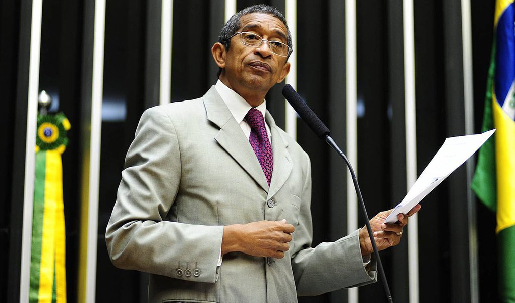 Dep. Vicentinho, plenário, pequeno expediente.